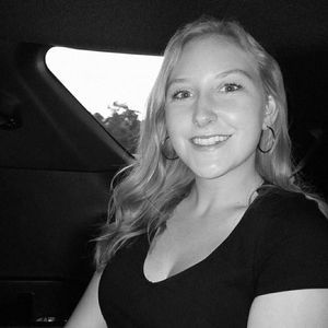 Meet your Posher, Caitlin